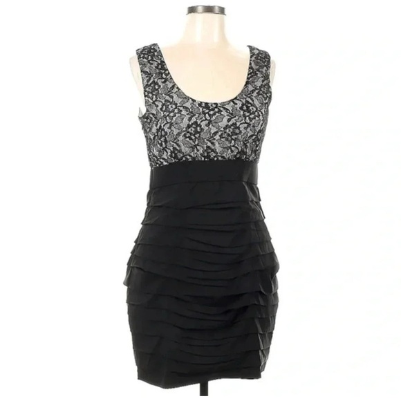 Express | Black Floral Lace Overlay Rouched Cocktail Dress Size 10 - Picture 2 of 4